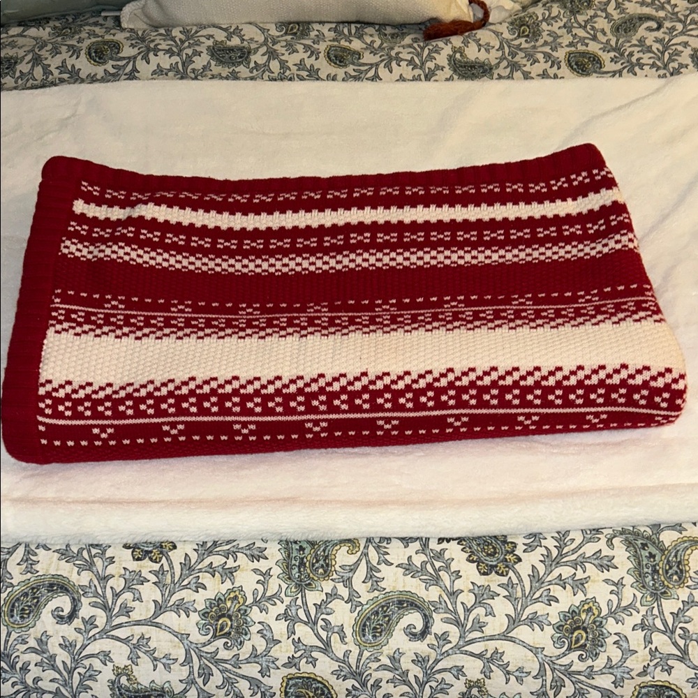 Martha Stewart Festive Red and White Knit Throw